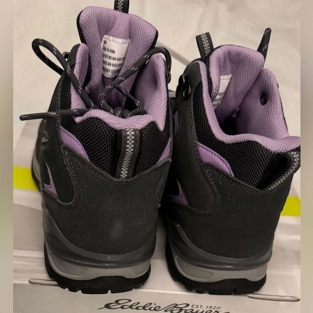 Eddie Bauer  Womwn's
Hiking Boots size 8 - Picture 5 of 11